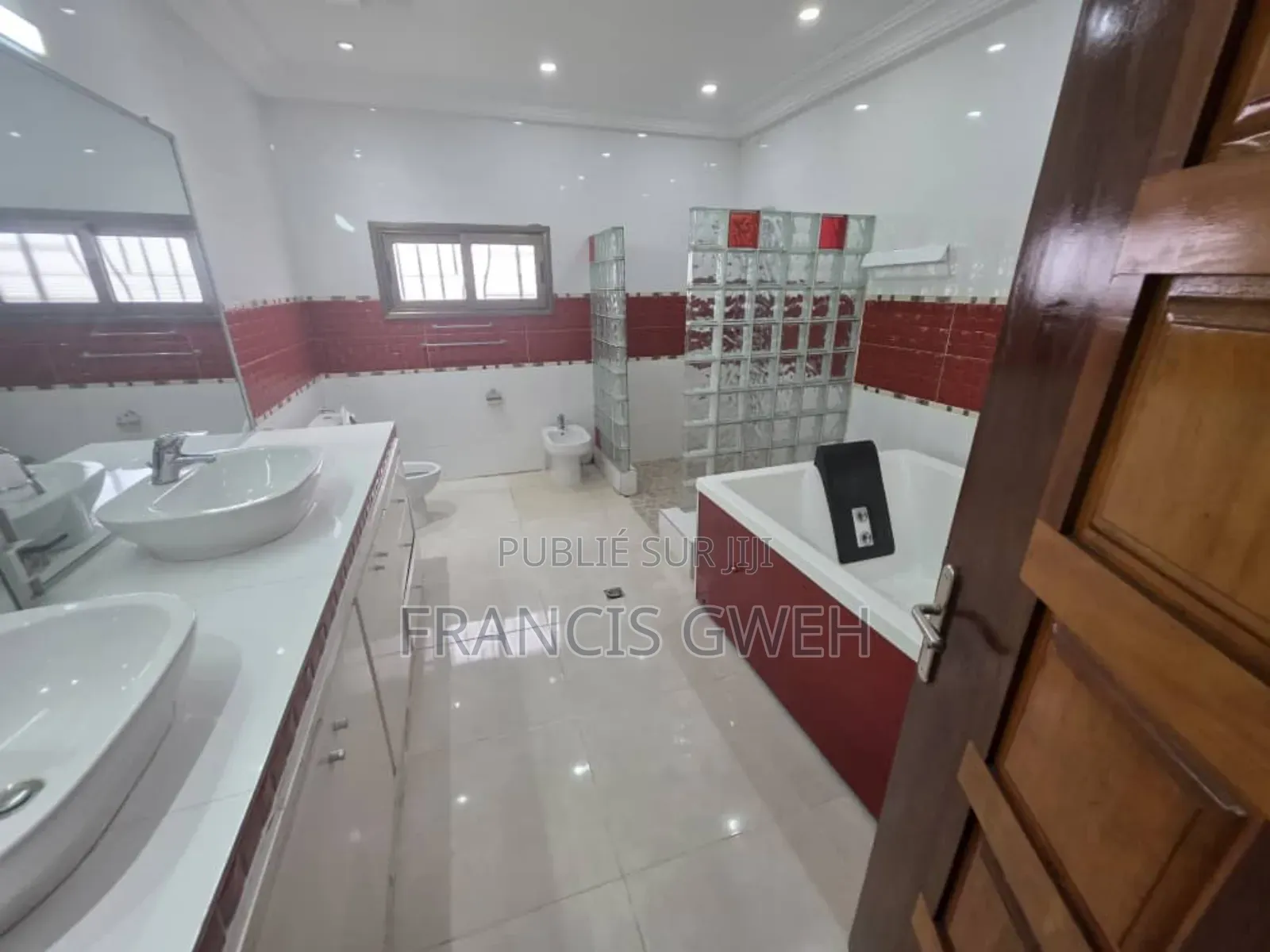 6chbre Duplex dans Francis Gweh, Cocody à Louer