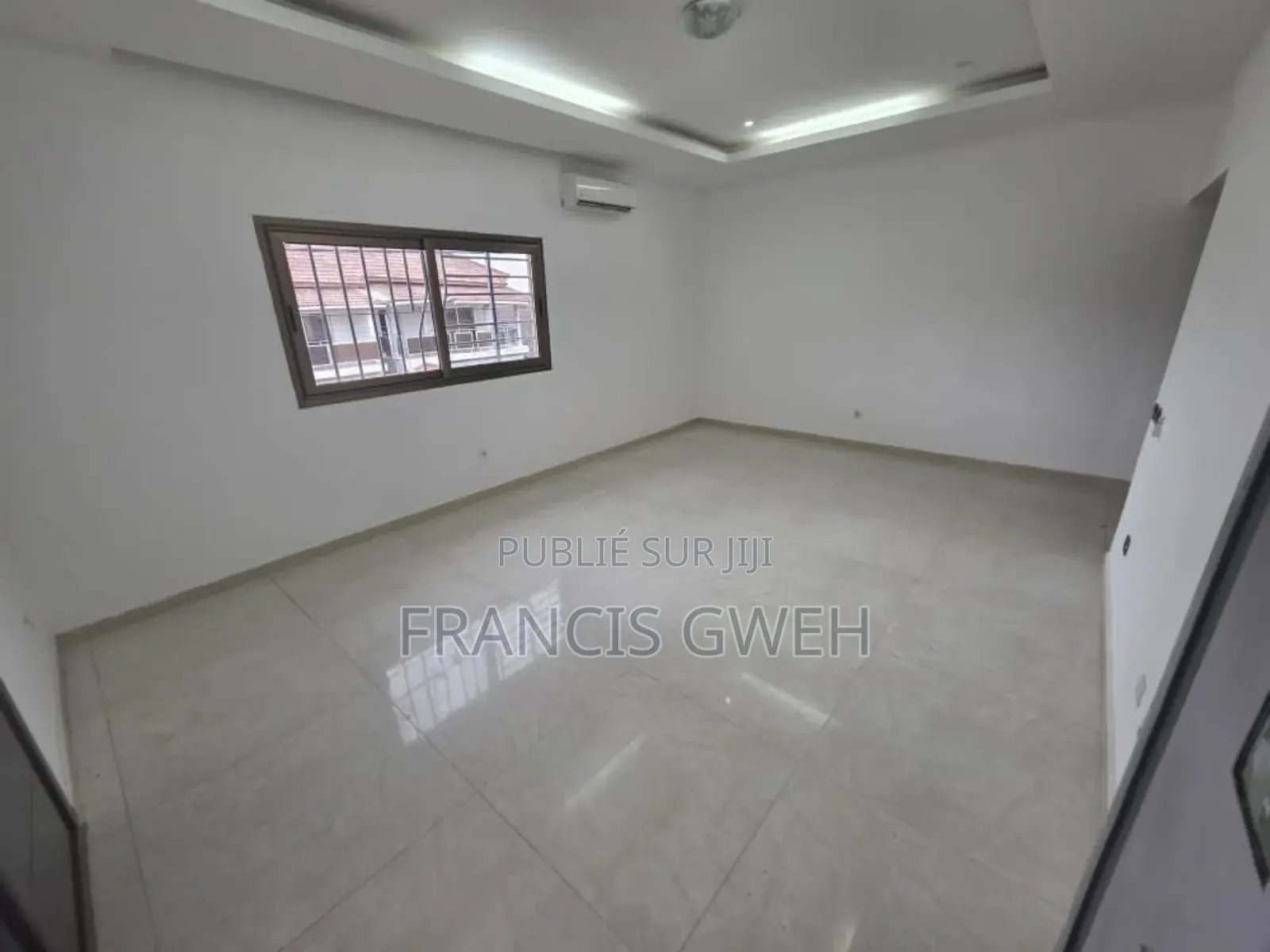 6chbre Duplex dans Francis Gweh, Cocody à Louer