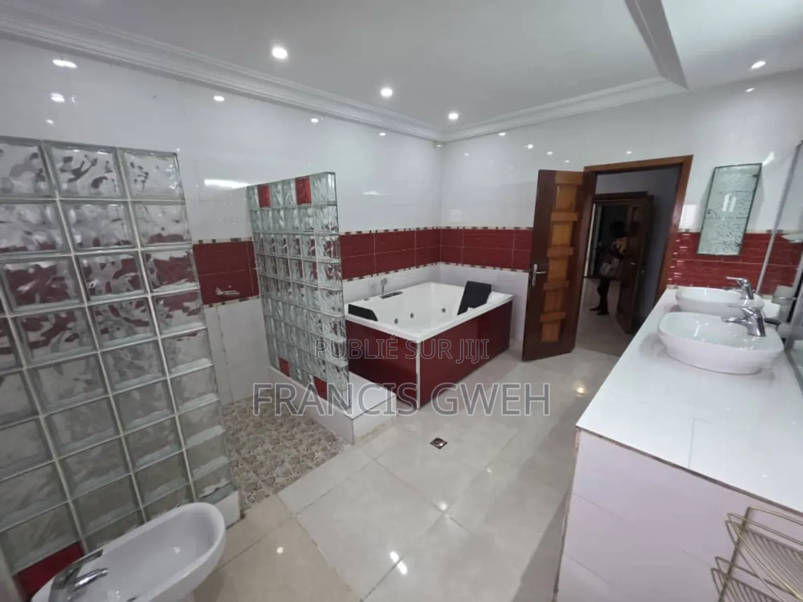 6chbre Duplex dans Francis Gweh, Cocody à Louer