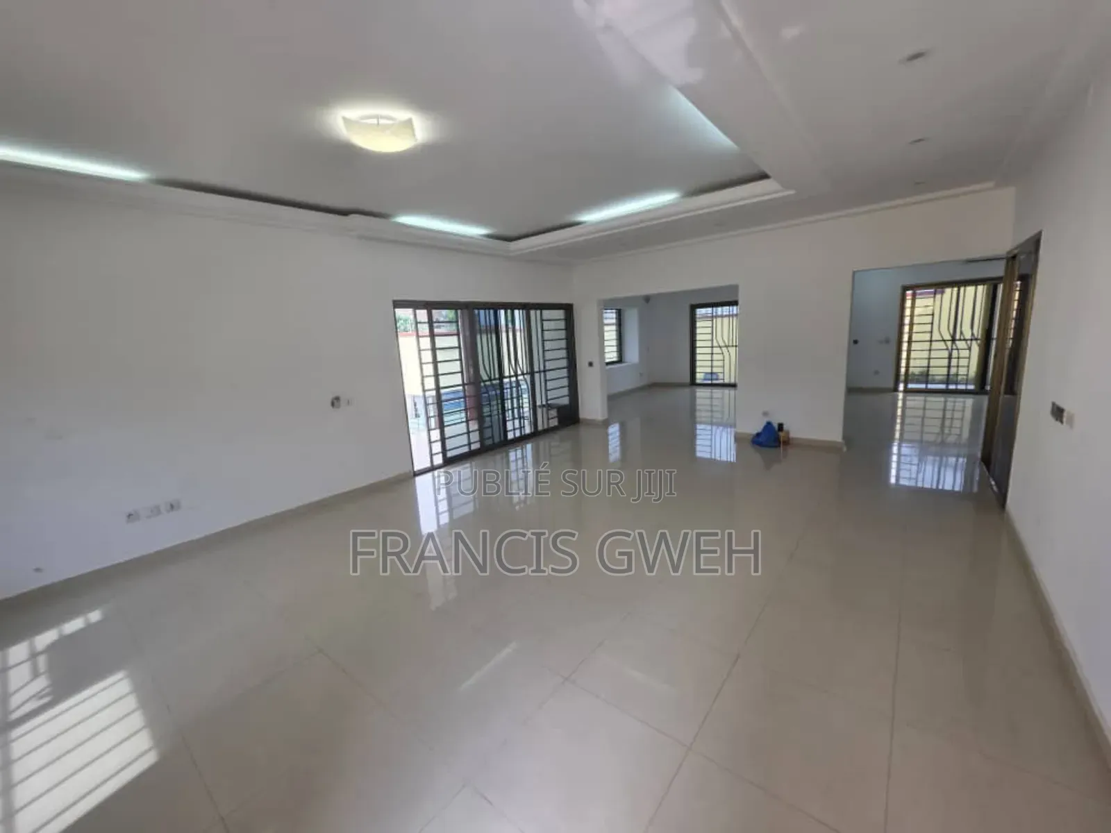 6chbre Duplex dans Francis Gweh, Cocody à Louer