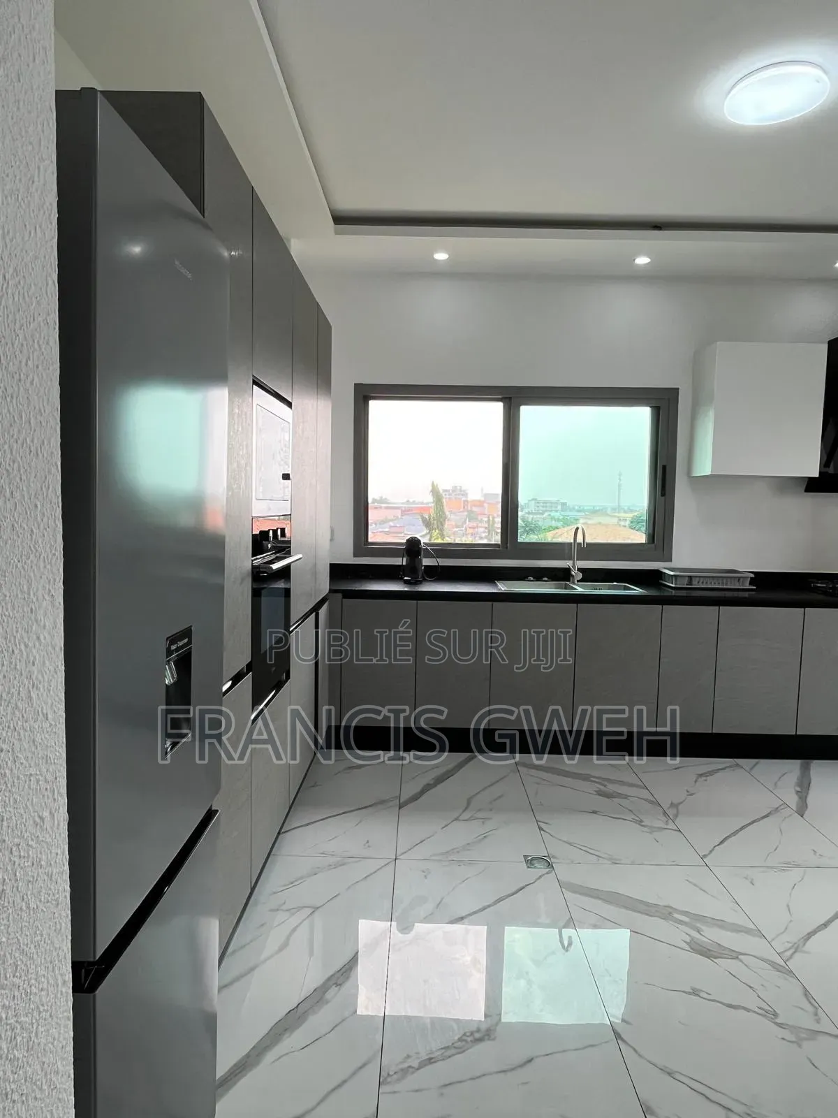 Furnished 3chbre Appartement dans Francis Gweh, Cocody à Louer