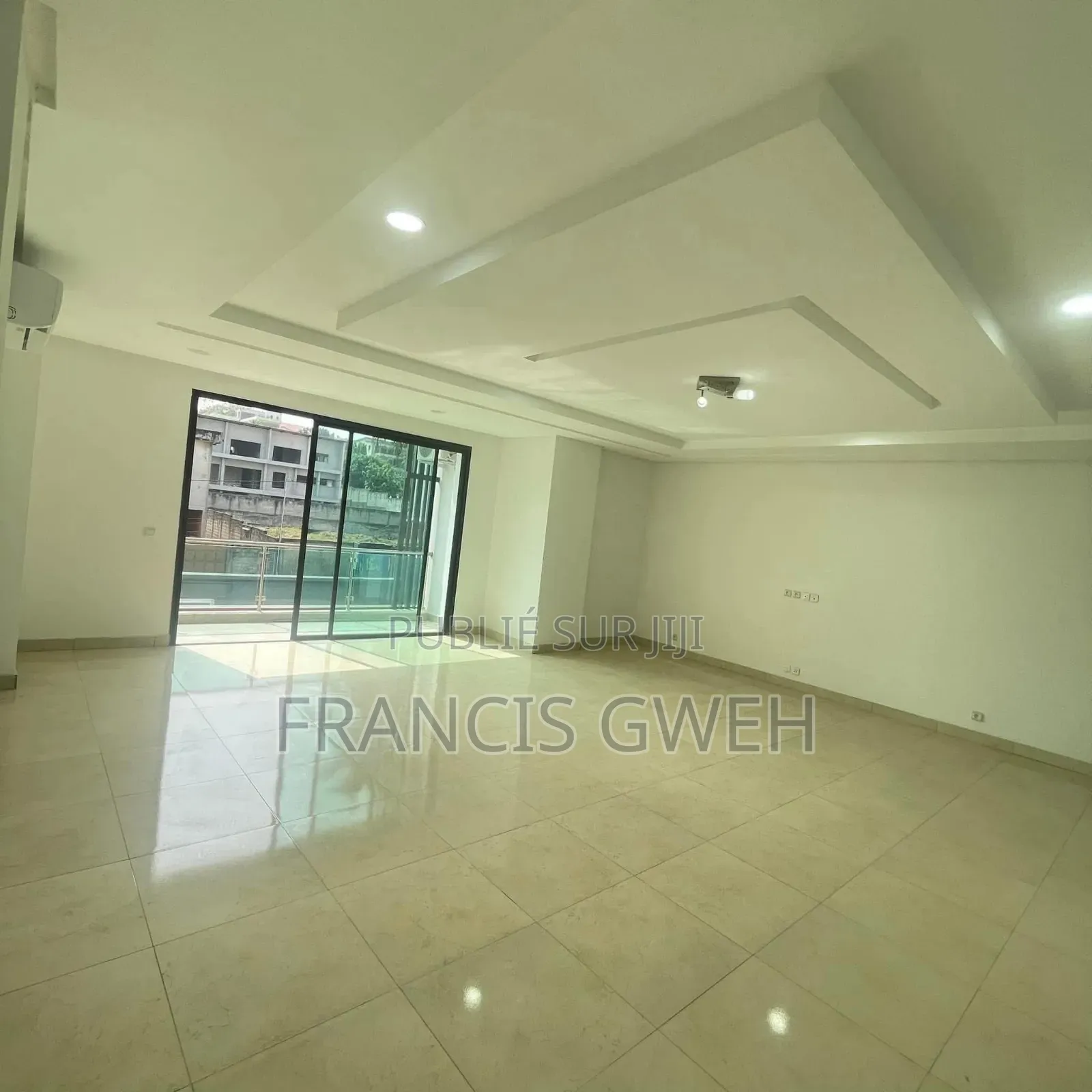 2chbre Appartement dans Francis Gweh, Cocody à Louer