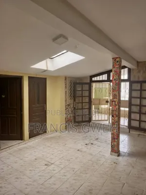 3chbre Villa dans Francis Gweh, Cocody à Louer