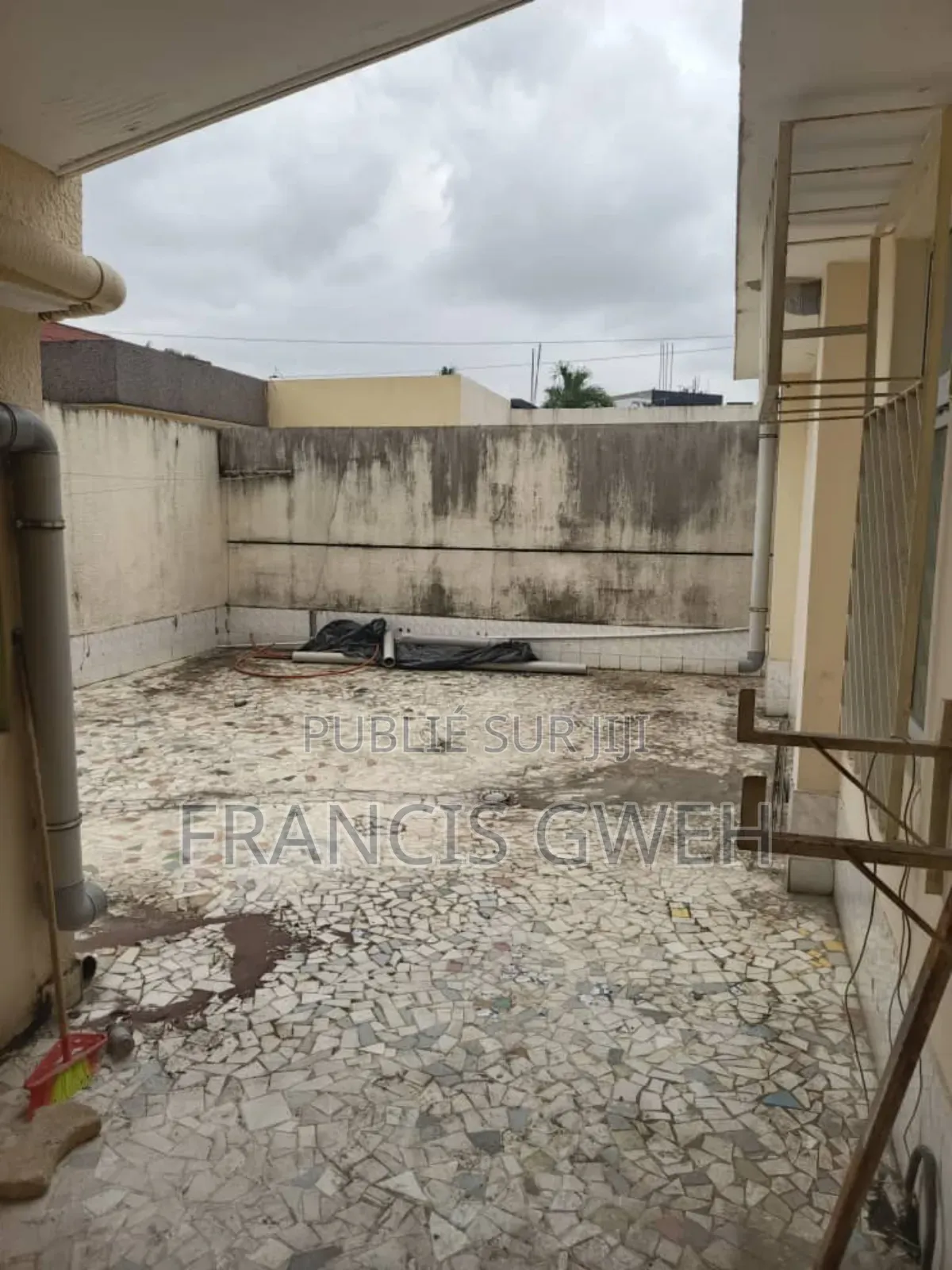 3chbre Villa dans Francis Gweh, Cocody à Louer