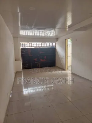 3chbre Villa dans Francis Gweh, Cocody à Louer