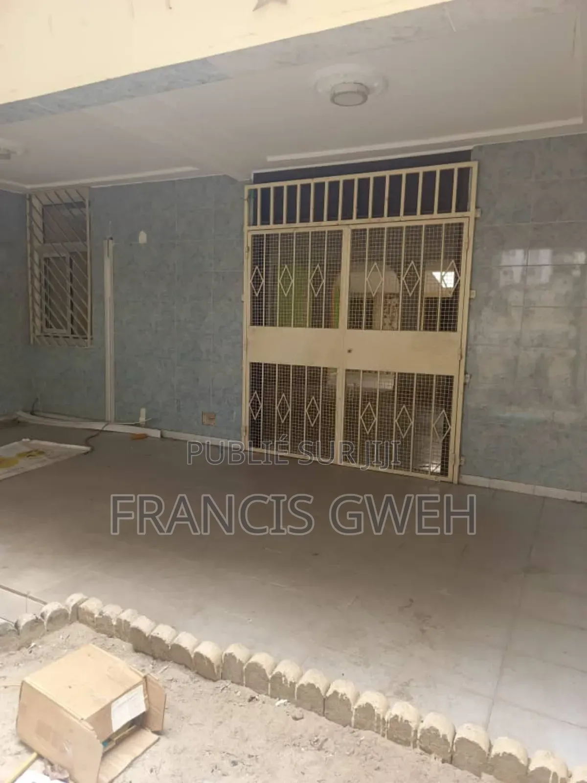 3chbre Villa dans Francis Gweh, Cocody à Louer
