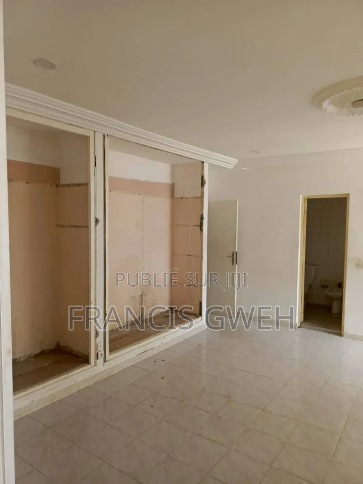 3chbre Villa dans Francis Gweh, Cocody à Louer