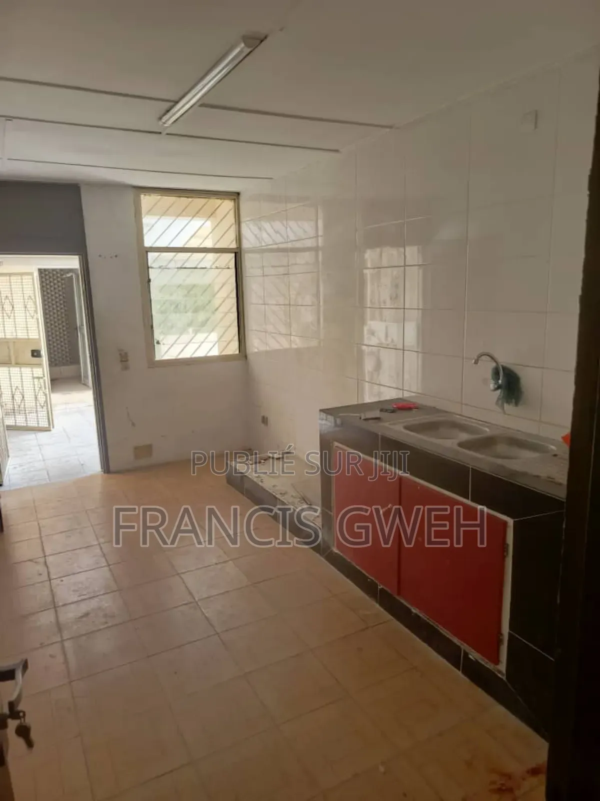 3chbre Villa dans Francis Gweh, Cocody à Louer