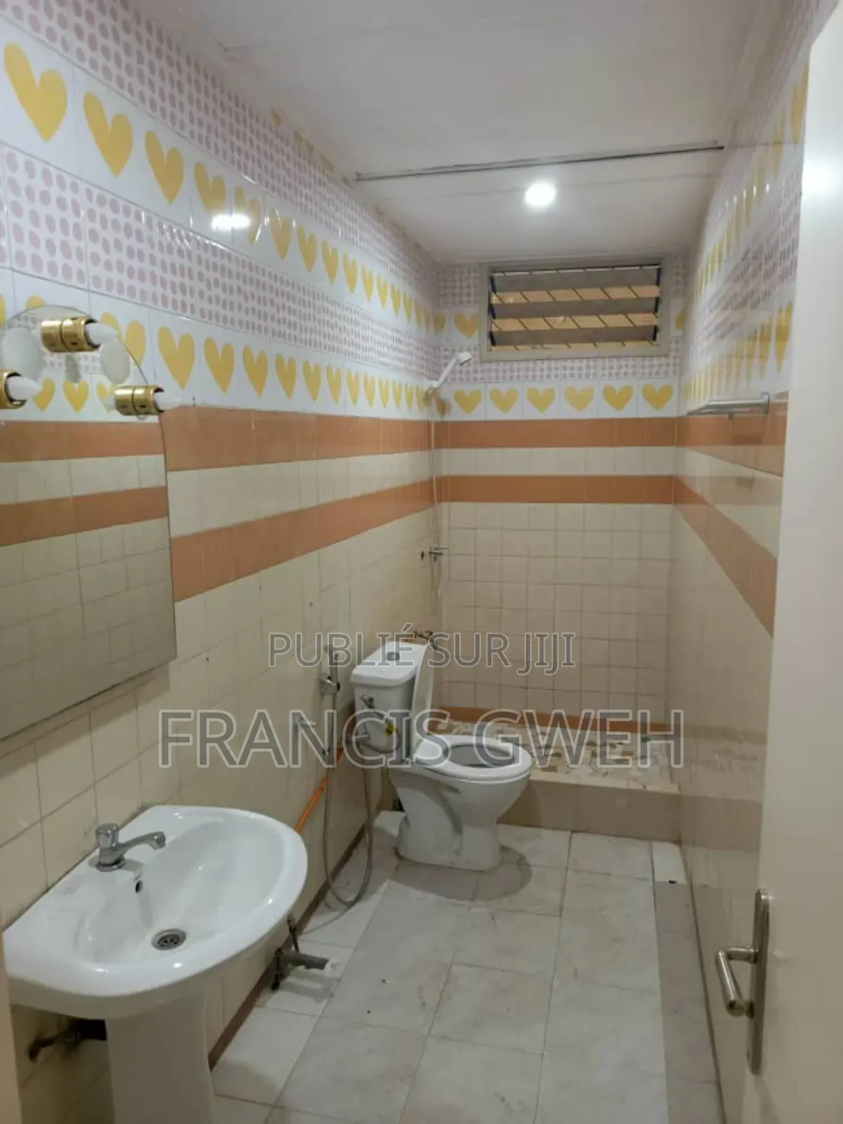 3chbre Villa dans Francis Gweh, Cocody à Louer