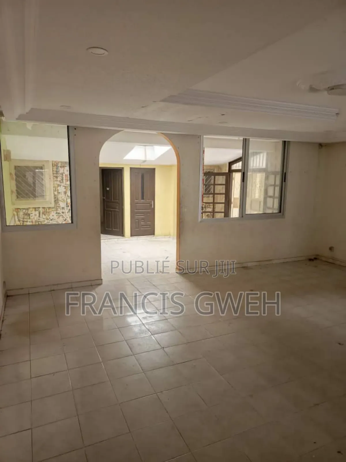 3chbre Villa dans Francis Gweh, Cocody à Louer