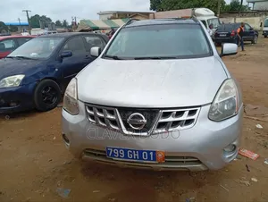 Photo - Nissan Rogue S 2010 Gris