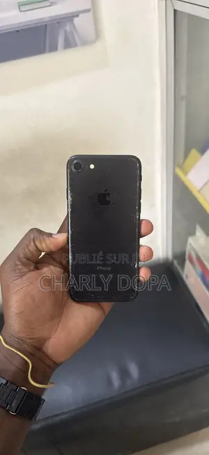 Photo - Apple iPhone 7 32 GB Black