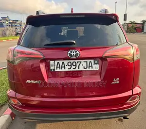 Toyota RAV4 LE 4dr SUV (2.5L 4cyl 6A) 2018 Rouge