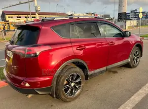 Toyota RAV4 LE 4dr SUV (2.5L 4cyl 6A) 2018 Rouge