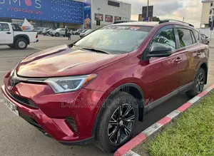 Toyota RAV4 LE 4dr SUV (2.5L 4cyl 6A) 2018 Rouge