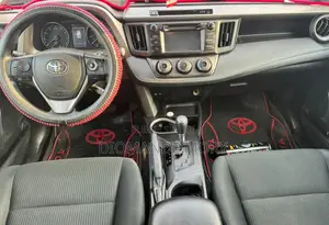 Toyota RAV4 LE 4dr SUV (2.5L 4cyl 6A) 2018 Rouge