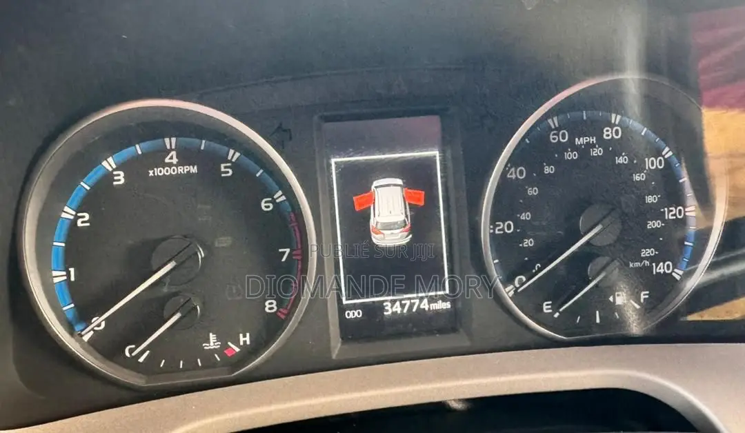 Toyota RAV4 LE 4dr SUV (2.5L 4cyl 6A) 2018 Rouge