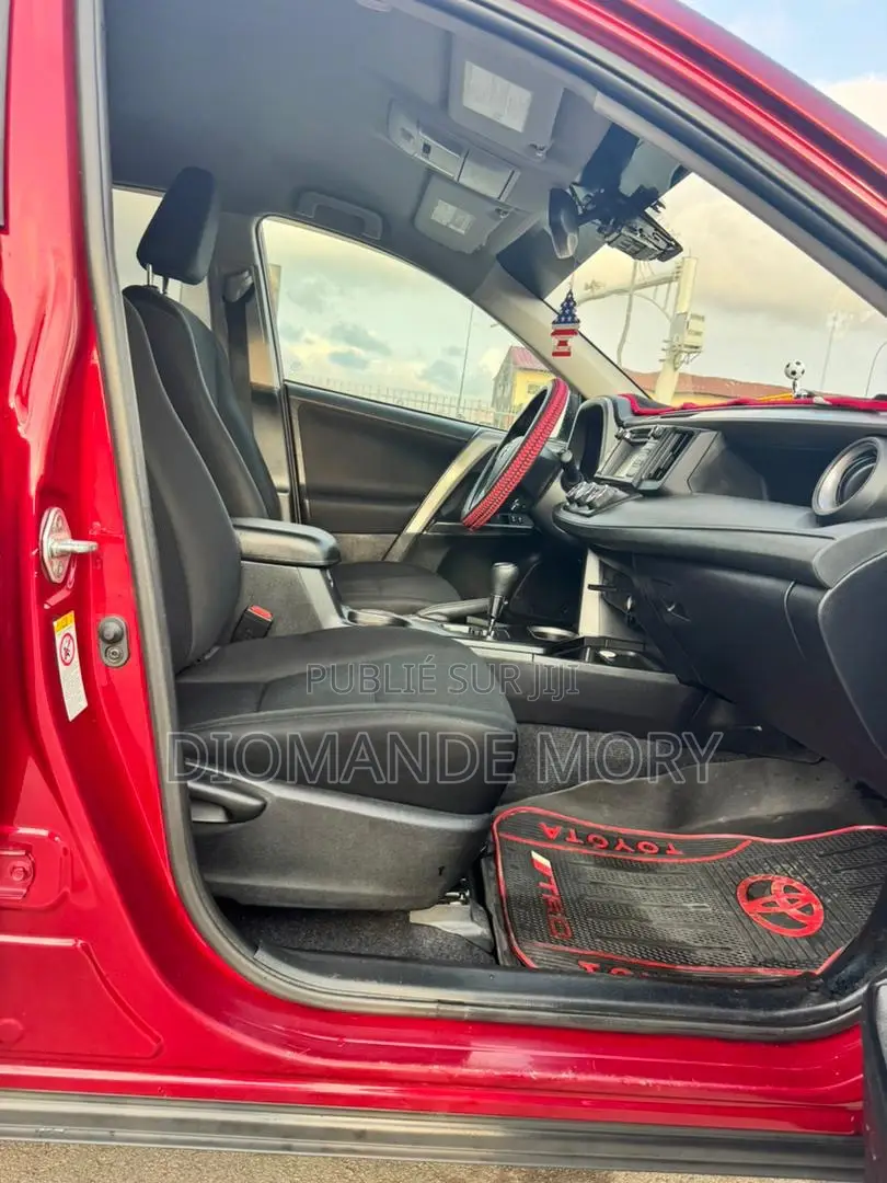 Toyota RAV4 LE 4dr SUV (2.5L 4cyl 6A) 2018 Rouge