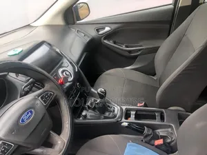 Ford Focus S Sedan FWD (2.0L 4cyl 5M) 2016 Blue