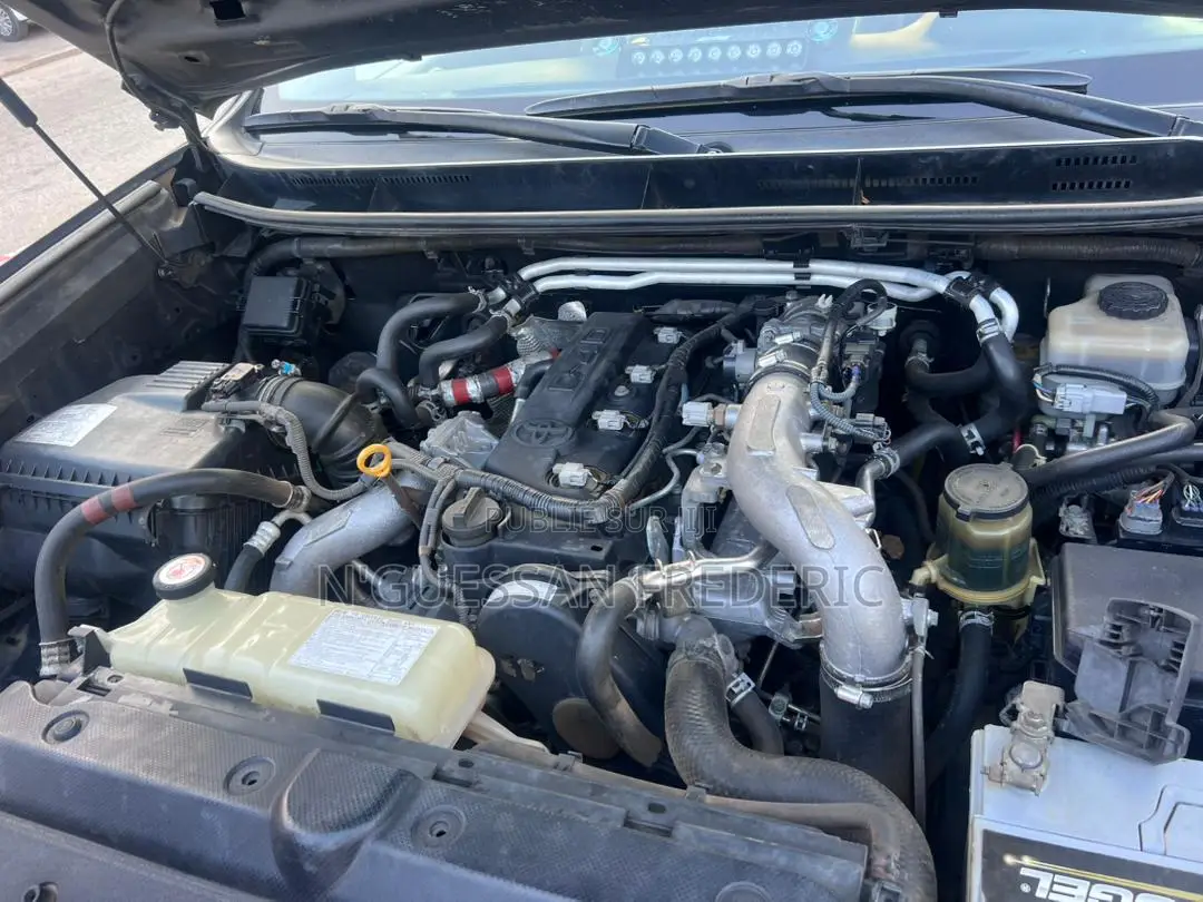 Toyota Land Cruiser Prado 2016 Black