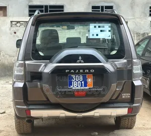 Mitsubishi Pajero 2017 Gris