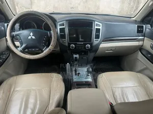 Mitsubishi Pajero 2017 Gris