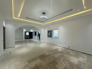 5chbre Duplex dans Superbe Villa Avec, Cocody à Vendre