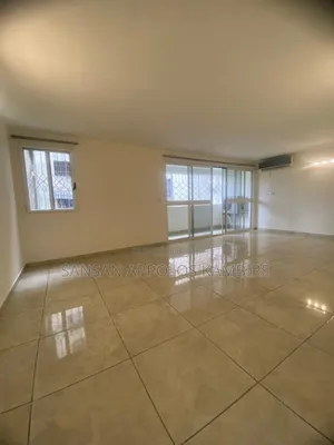 3chbre Appartement dans Appartement De Très, Cocody à Vendre