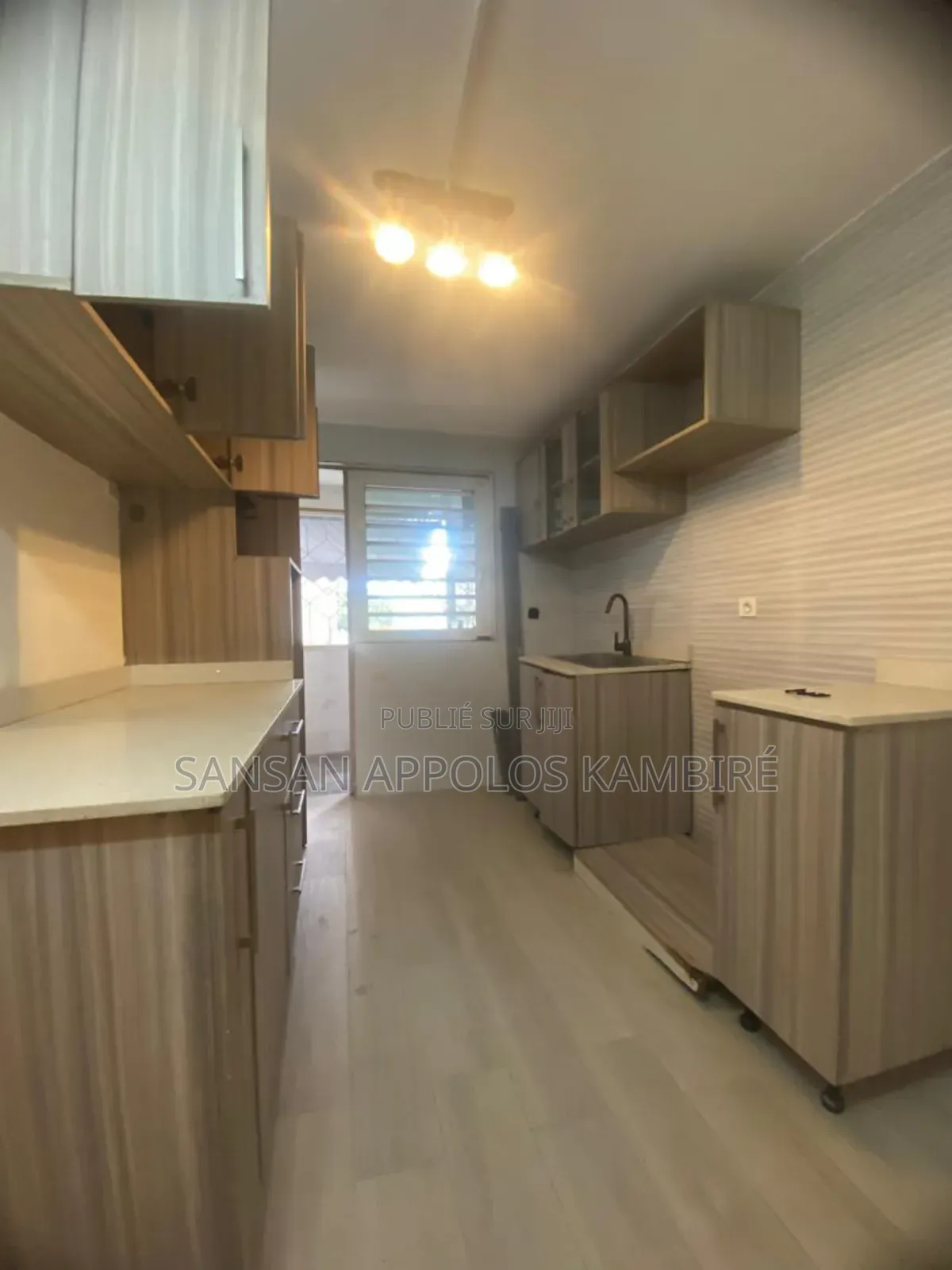 3chbre Appartement dans Appartement De Très, Cocody à Vendre