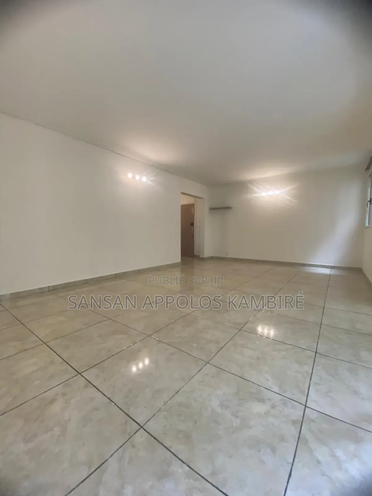 3chbre Appartement dans Appartement De Très, Cocody à Vendre