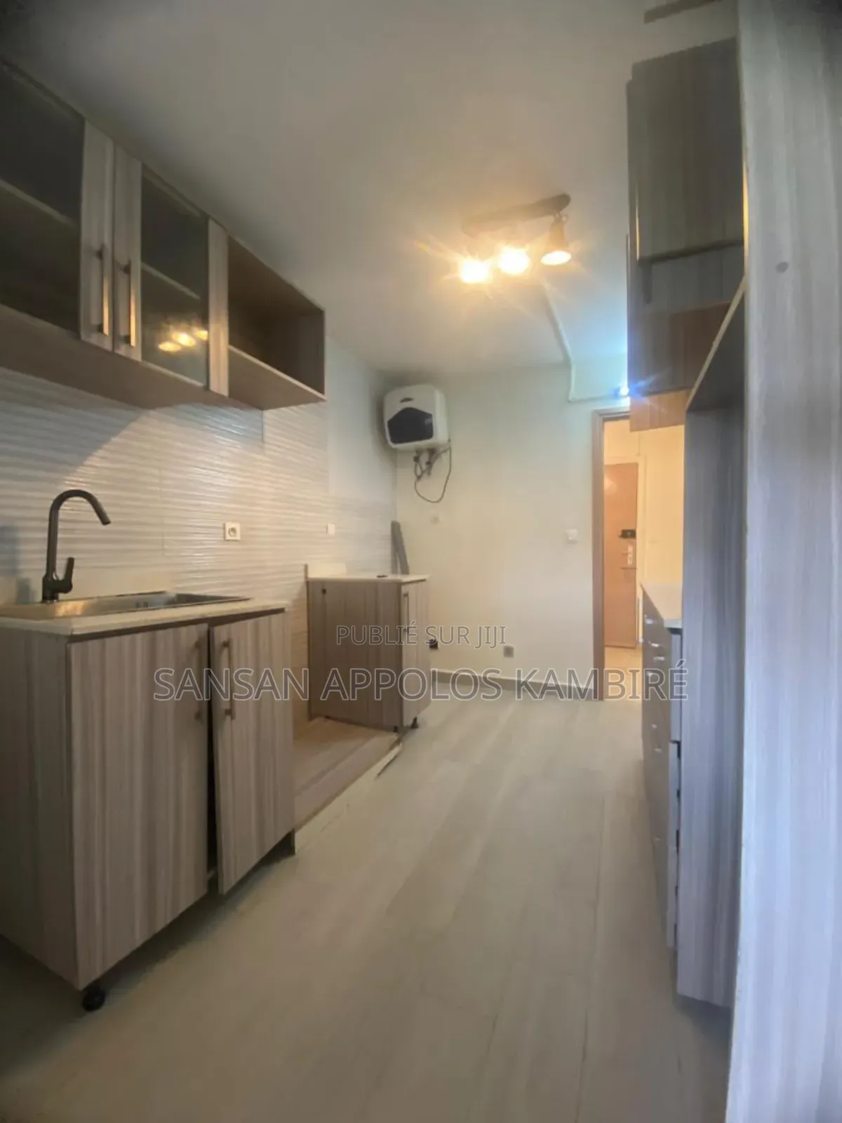 3chbre Appartement dans Appartement De Très, Cocody à Vendre