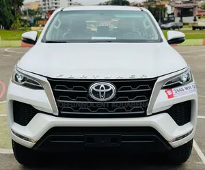 Photo - New Toyota Fortuner 2025 Black