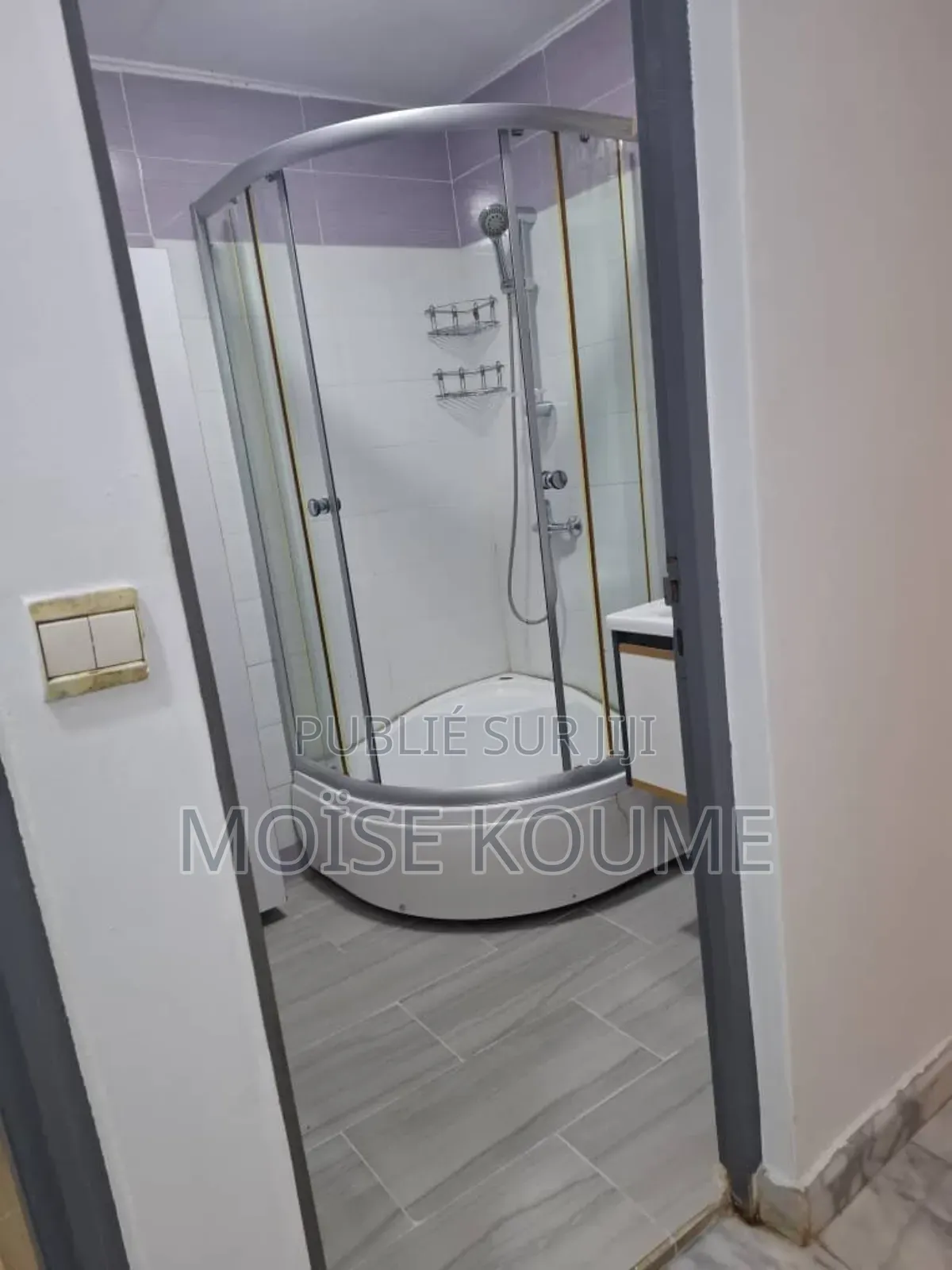 En Vente De 2 Lle Génération De 5 Pièces De Haut Standing À