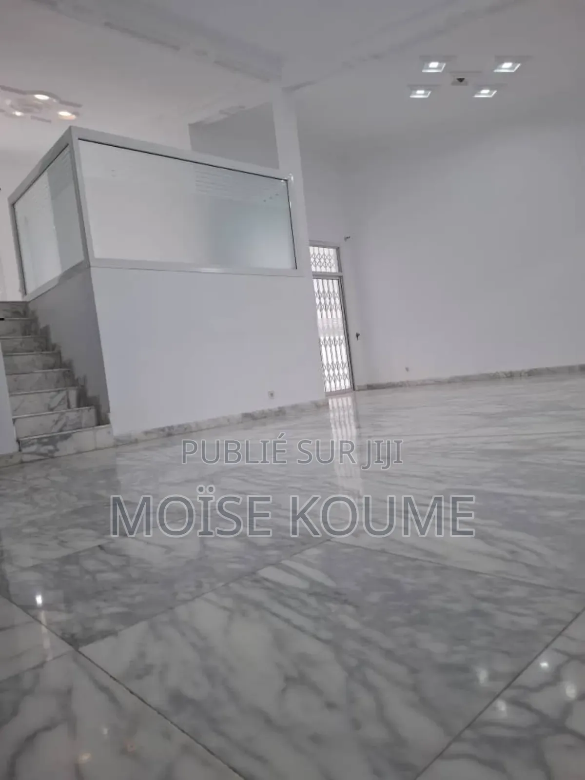 En Vente De 2 Lle Génération De 5 Pièces De Haut Standing À