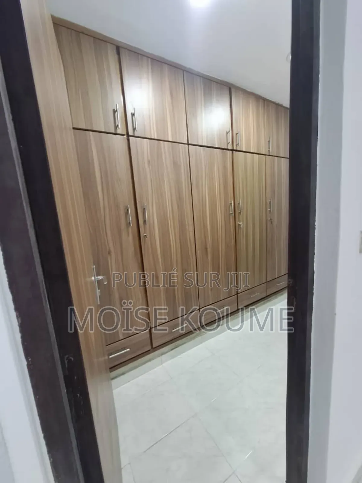 En Vente De 2 Lle Génération De 5 Pièces De Haut Standing À