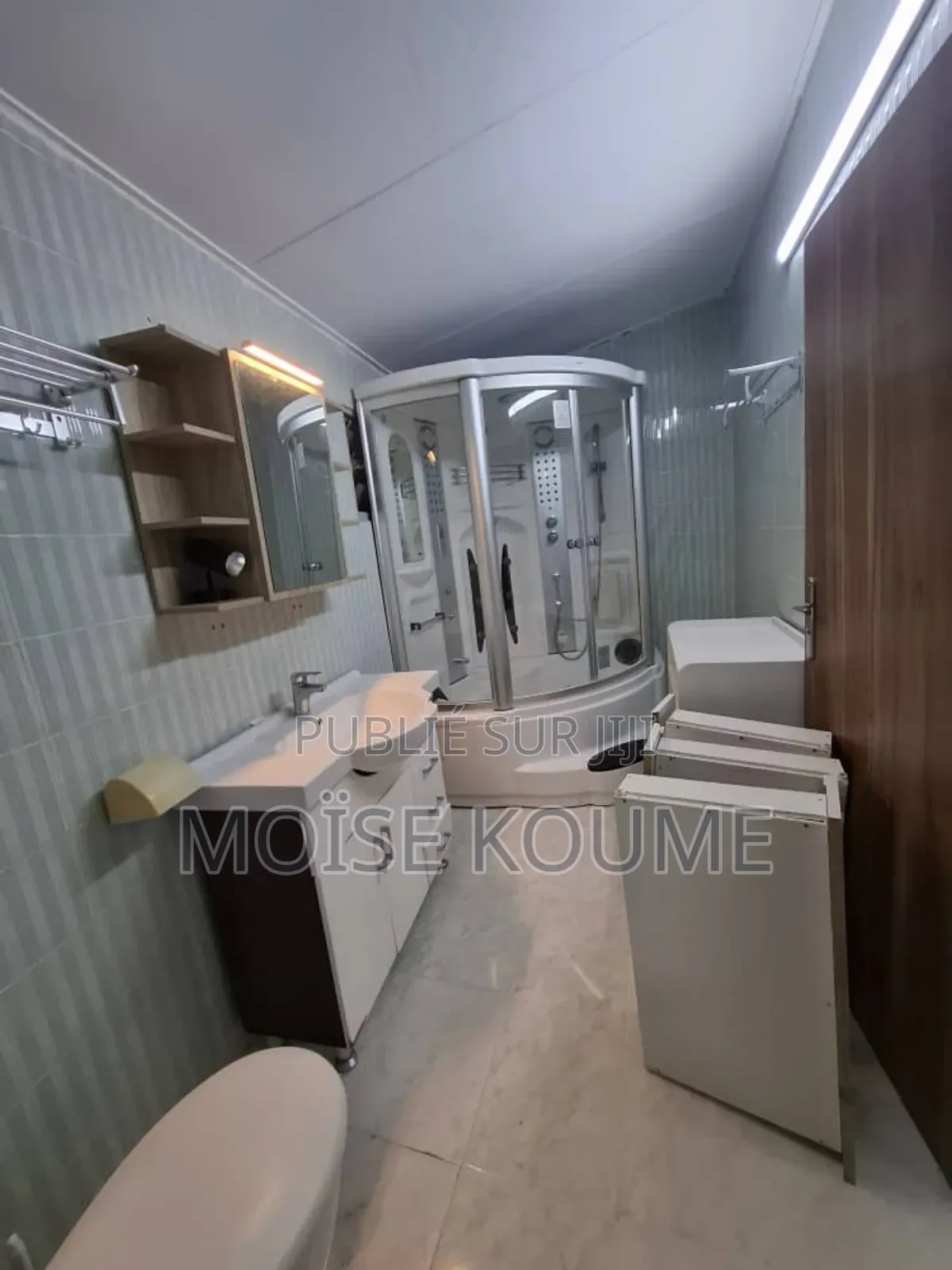 En Vente De 2 Lle Génération De 5 Pièces De Haut Standing À