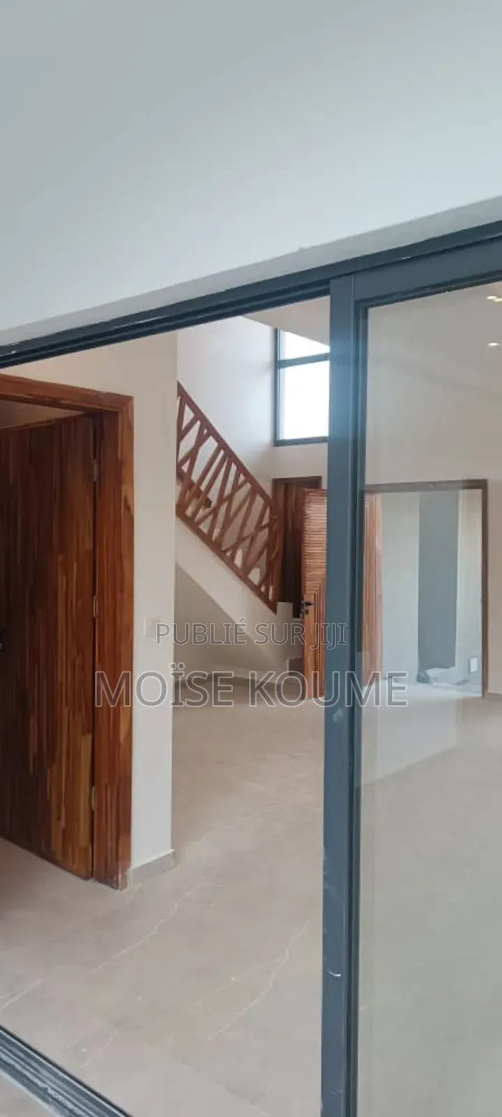 En Vente De 2 Lle Génération De 5 Pièces De Haut Standing À