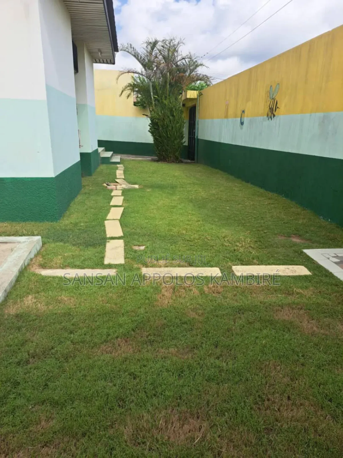 3chbre Villa dans Une Villa En Vente À, Cocody à Vendre