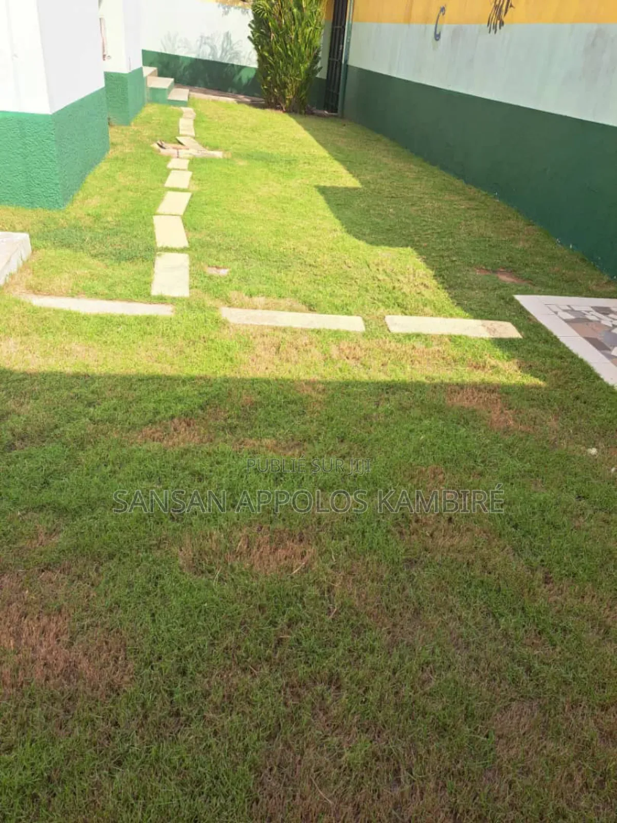 3chbre Villa dans Une Villa En Vente À, Cocody à Vendre