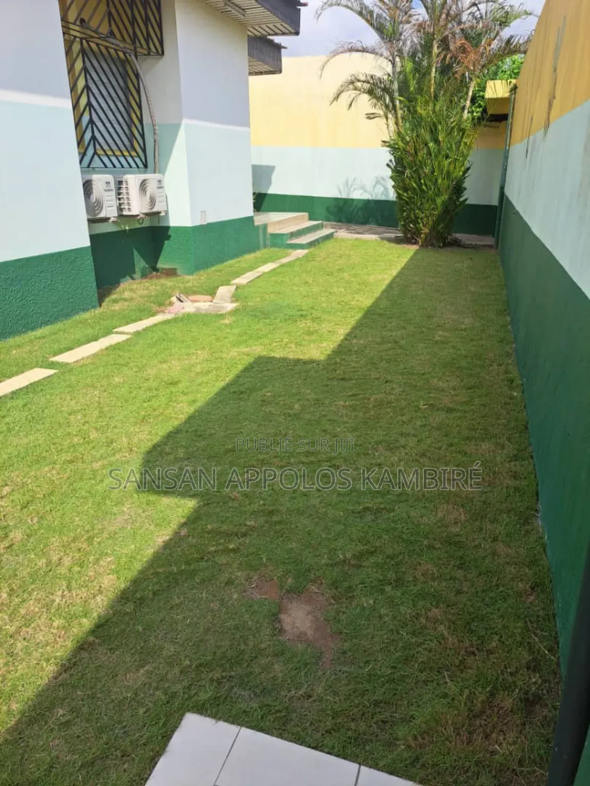 3chbre Villa dans Une Villa En Vente À, Cocody à Vendre