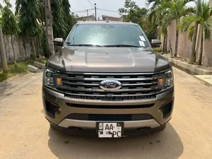 Photo - Ford Expedition XLT 4x4 2019 Beige