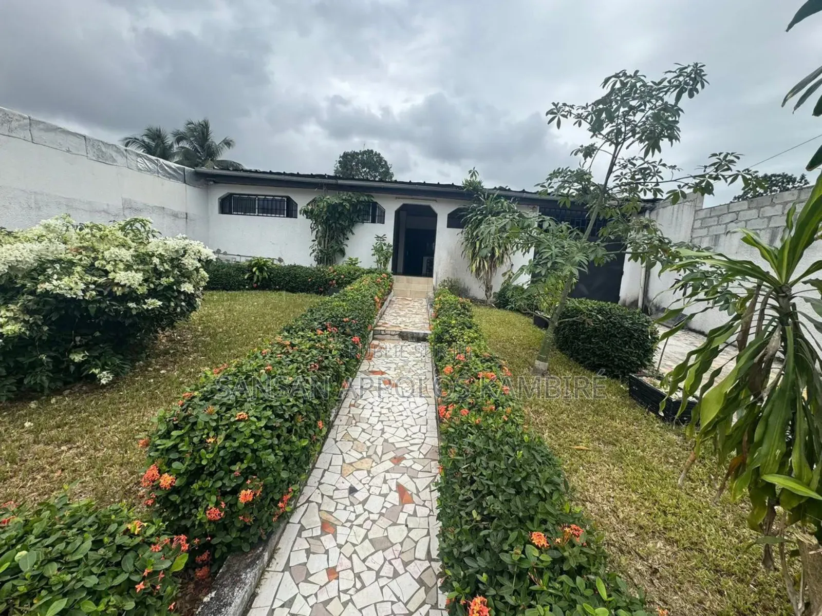 3chbre Villa dans Une Bonne Villa, Cocody à Vendre