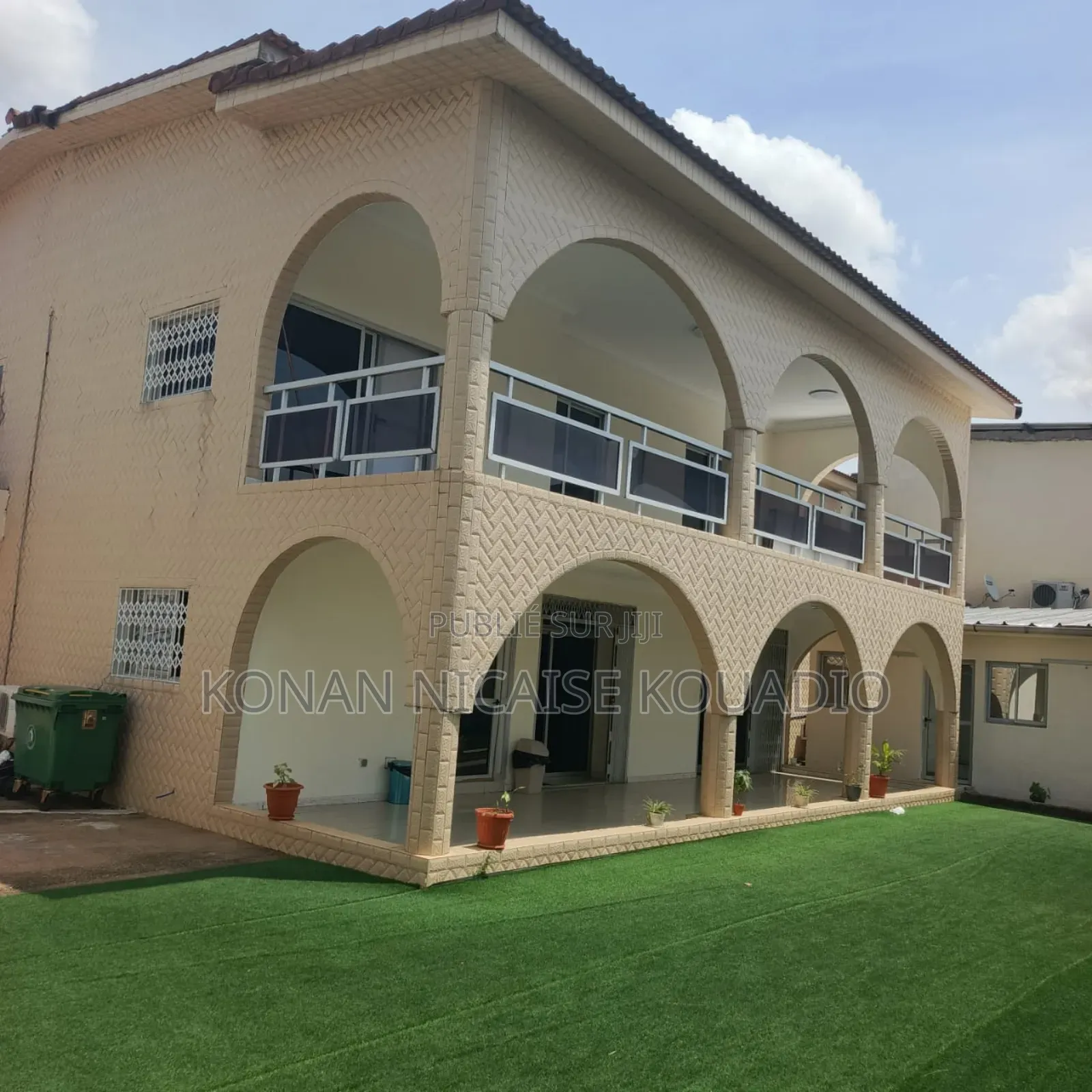 16chbre Duplex dans Villa, Cocody à Louer