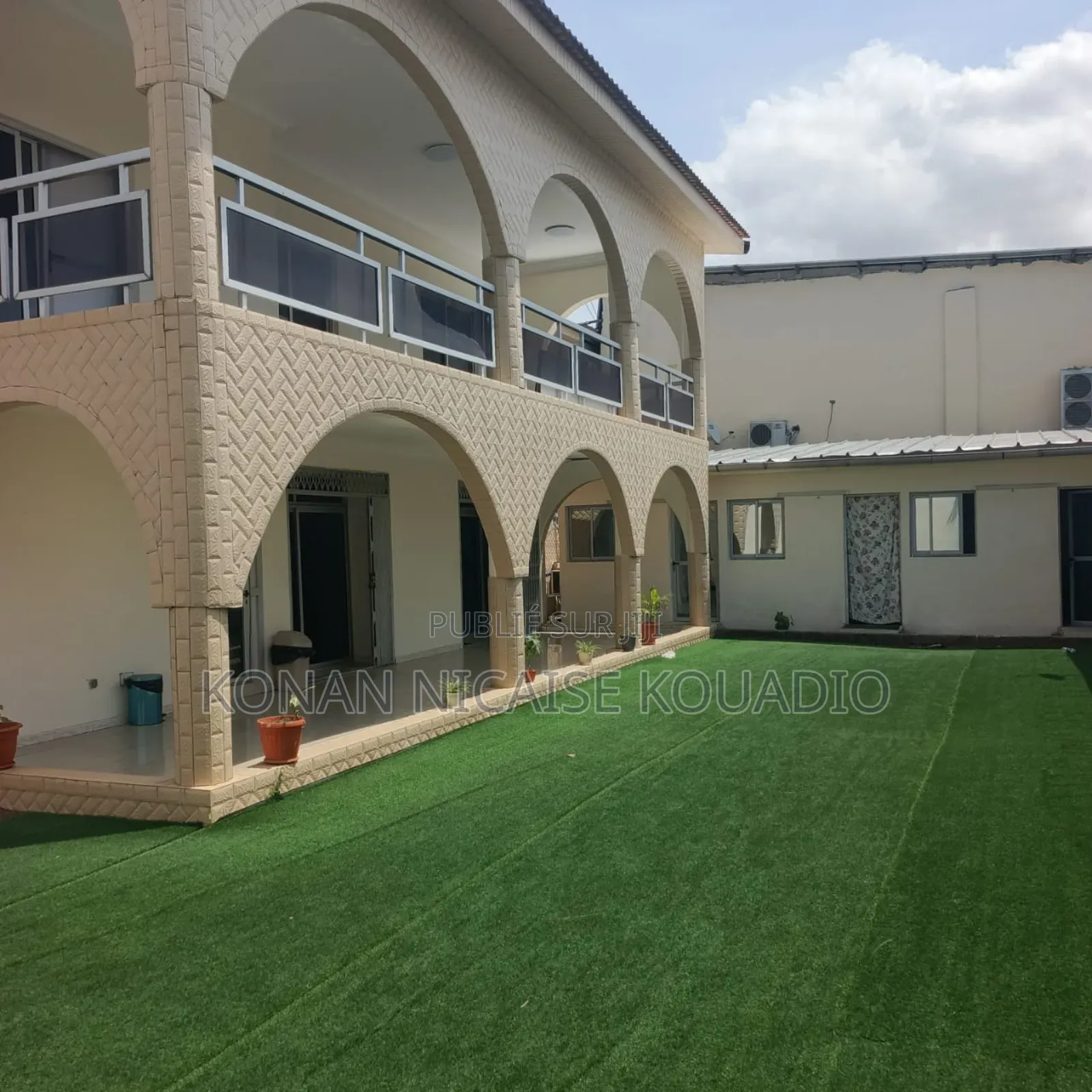 16chbre Duplex dans Villa, Cocody à Louer