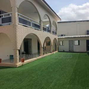 16chbre Duplex dans Villa, Cocody à Louer