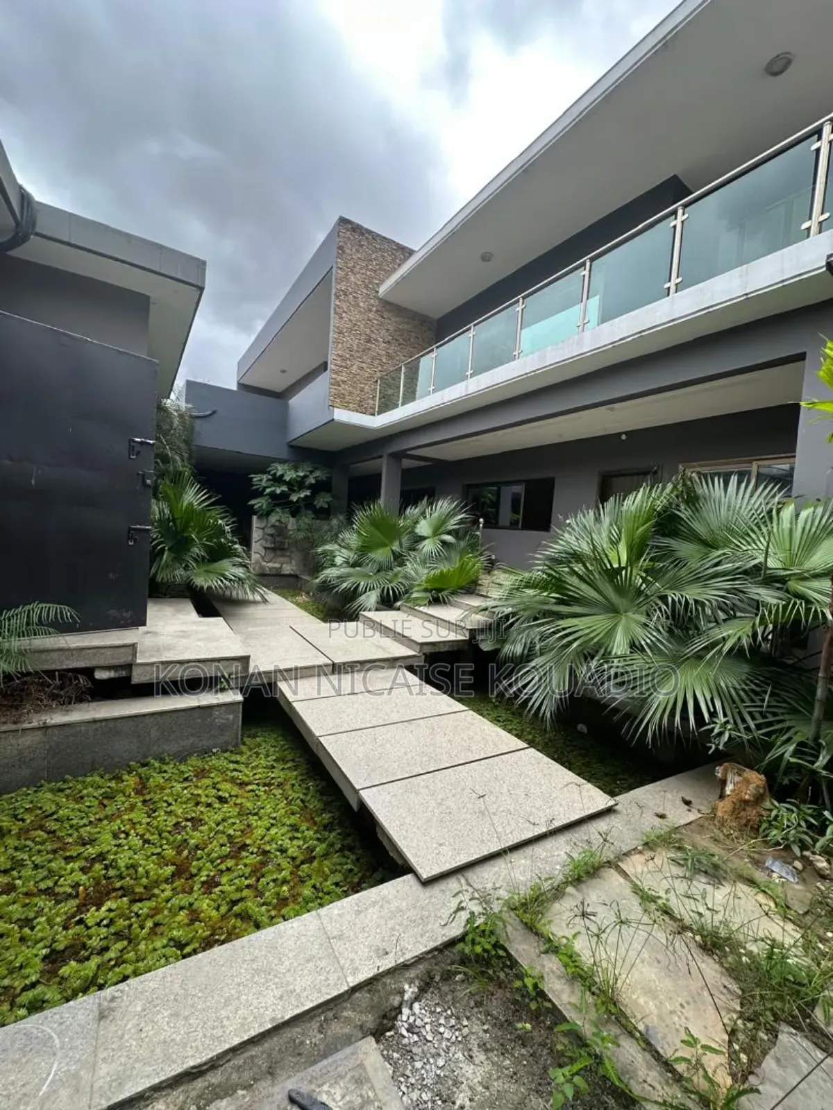 20chbre Duplex dans Cocody à Louer