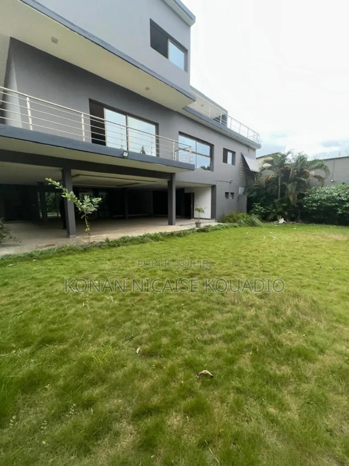 20chbre Duplex dans Cocody à Louer