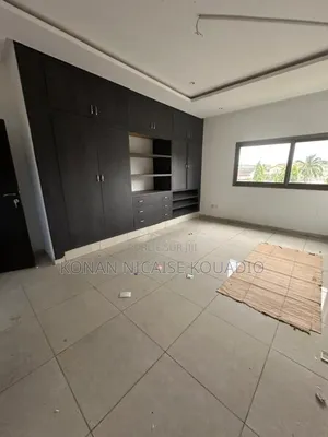 20chbre Duplex dans Cocody à Louer