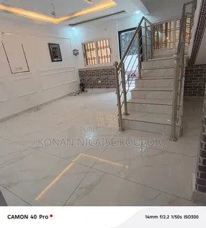 6chbre Villa dans Villa, Cocody à Louer