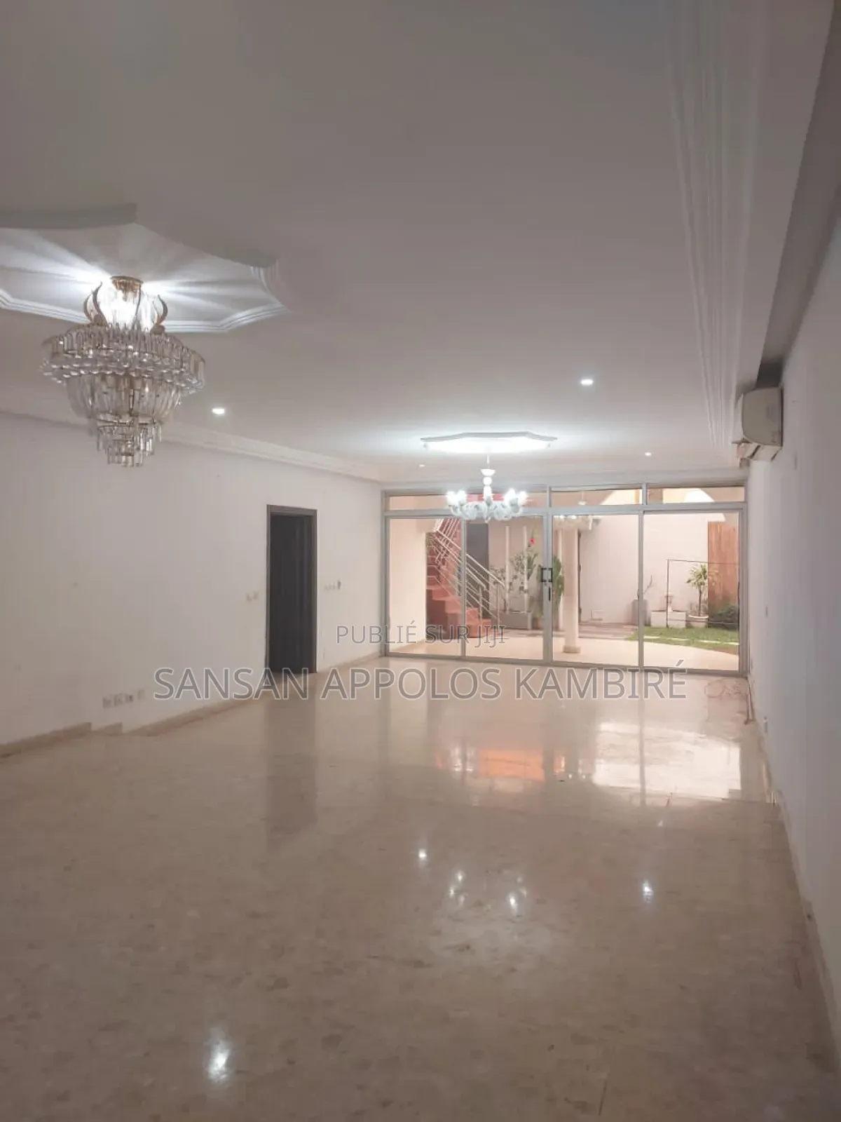 5chbre Duplex dans Une Magnifique Villa, Cocody à Vendre